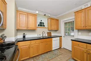 211 N Bridge St, Jonesville, NC 28642 - Photo 38