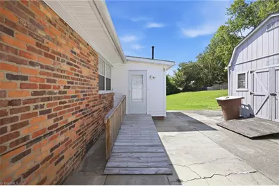 2204 Four Seasons Boulevard, Greensboro, NC 27407 - Photo 30