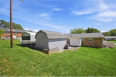 2204 Four Seasons Boulevard, Greensboro, NC 27407 - Photo 32