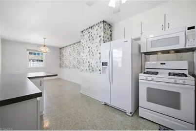 2204 Four Seasons Boulevard, Greensboro, NC 27407 - Photo 6