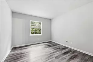 5611 Hornaday Rd, Greensboro, NC 27409 - Photo 10