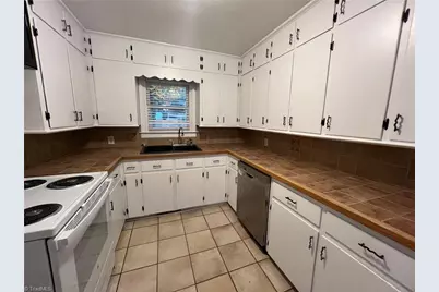 1184 Lamont Drive, Winston-Salem, NC 27103 - Photo 2