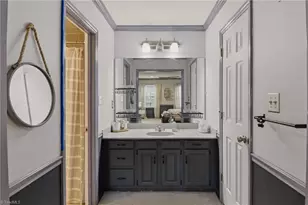 8 Sage Brush Ct, Greensboro, NC 27409 - Photo 16