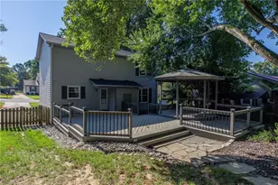 8 Sage Brush Ct, Greensboro, NC 27409 - Photo 2