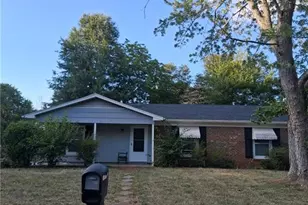 1 Preyer Ct, Greensboro, NC 27405 - Photo 2