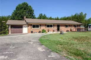 5736 Davis Rd, Walkertown, NC 27051 - Photo 4