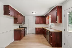 4105 Deer Track Ct, Winston-Salem, NC 27127 - Photo 4