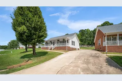 110 Larkspur Lane, Thomasville, NC 27360 - Photo 38