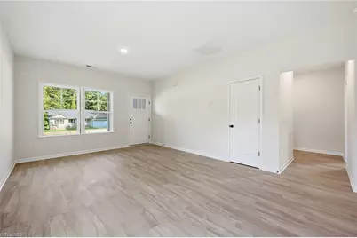 120 Maplewood Avenue, Thomasville, NC 27360 - Photo 6