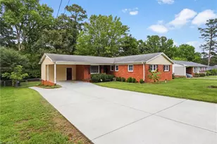 1609 7 Oaks Pl, High Point, NC 27265 - Photo 2