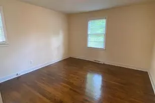 106 Hawkins Dr, Greensboro, NC 27410 - Photo 6