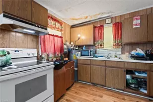 112 Peace St, Oxford, NC 27565 - Photo 6