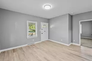 2301 Maple St, Greensboro, NC 27405 - Photo 6