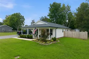 408 Grandview Ave, Liberty, NC 27298 - Photo 4