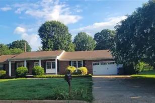 212 Vandyke St, Kernersville, NC 27284 - Photo 2