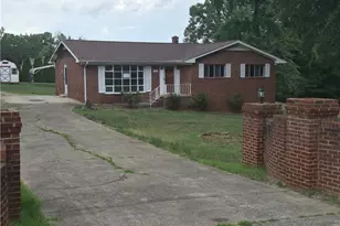 3150 Wentworth St, Reidsville, NC 27320 - Photo 2