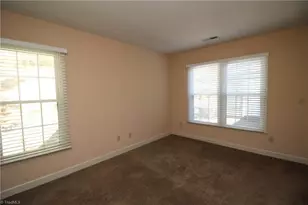 33 Cedar Knoll Dr, Greensboro, NC 27407 - Photo 12