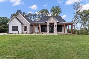 765 Golf Course Rd, Pilot Mountain, NC 27041 - Photo 2