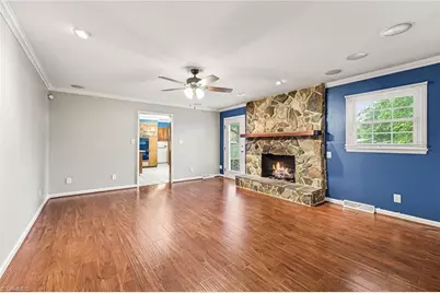 8025 Reynolda Road, Pfafftown, NC 27040 - Photo 16