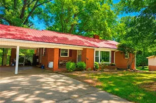 302 Island Dr, Madison, NC 27025 - Photo 2