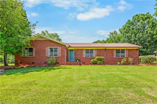 141 Pinelawn Dr, Kernersville, NC 27284 - Photo 2