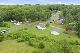 404 Glen Raven Rd, Burlington, NC 27217 - Photo 28