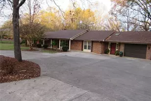 408 Colonial Dr, North Wilkesboro, NC 28659 - Photo 2