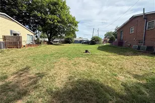 435 25th St, Winston-Salem, NC 27105 - Photo 2