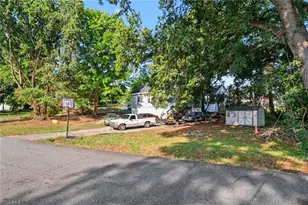 1005 Ava St, Burlington, NC 27215 - Photo 8