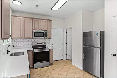 2215 Bradford Glen Circle, Winston-Salem, NC 27107 - Photo 8