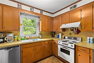 107 Hickory St, Boonville, NC 27011 - Photo 8