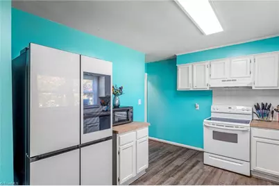 2401 Waverly Court, High Point, NC 27262 - Photo 14