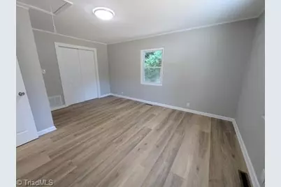 386 Sunset Drive, Thomasville, NC 27360 - Photo 2