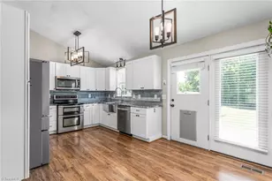 207 Whitestone Dr, Greensboro, NC 27455 - Photo 10