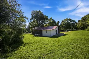 3123 Castle Ave, Hickory, NC 28601 - Photo 32