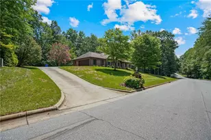 913 Colonial Hts, North Wilkesboro, NC 28659 - Photo 4
