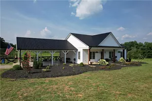 1004 Tilley Farm Rd, Pinnacle, NC 27043 - Photo 4