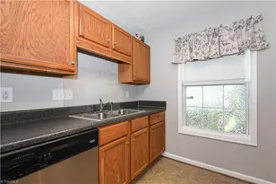 2667 Cottage Pl, Greensboro, NC 27455 - Photo 8