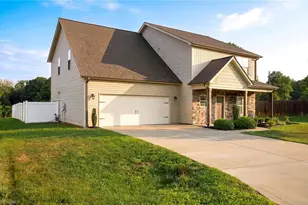 488 Dorchester St, Clemmons, NC 27012 - Photo 4