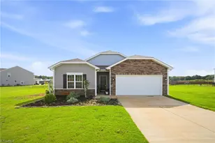 437 Altavista Dr, Clemmons, NC 27012 - Photo 2