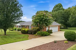 813 Hillcrest Dr, Gibsonville, NC 27249 - Photo 4