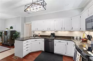 237 Village Green Square, Winston-Salem, NC 27104 - Photo 12
