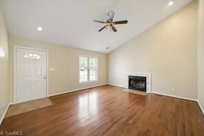 914 Broad Avenue, Greensboro, NC 27406 - Photo 2