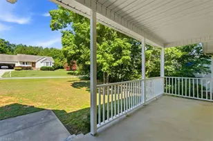 611 Rockwood Dr, Graham, NC 27253 - Photo 4
