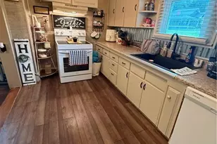 409 E Oak St, Mount Airy, NC 27030 - Photo 6