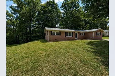 364 Sherwood Forest Drive, North Wilkesboro, NC 28659 - Photo 2