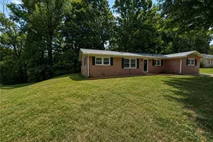 364 Sherwood Forest Dr, North Wilkesboro, NC 28659 - Photo 2