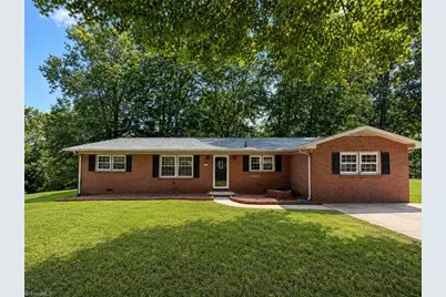364 Sherwood Forest Drive, North Wilkesboro, NC 28659 - Photo 2