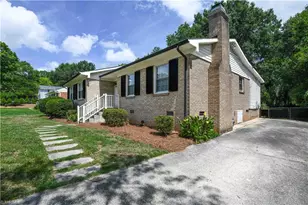 2306 Cherokee Dr, Greensboro, NC 27408 - Photo 32