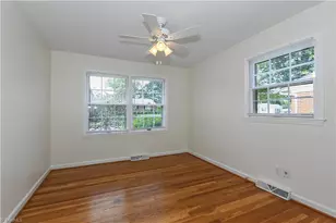 2306 Cherokee Dr, Greensboro, NC 27408 - Photo 18